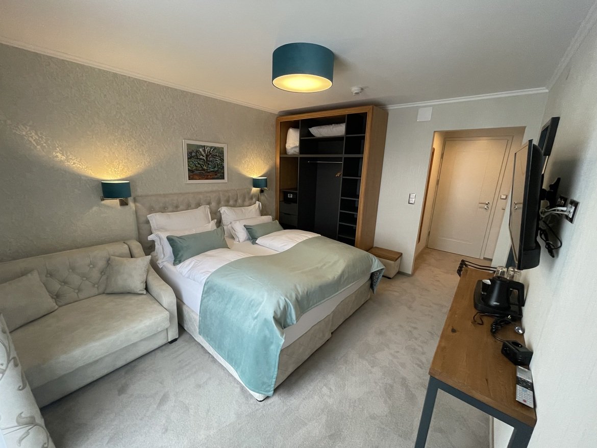 Doppelzimmer mit Zustellbett – Ansicht 2