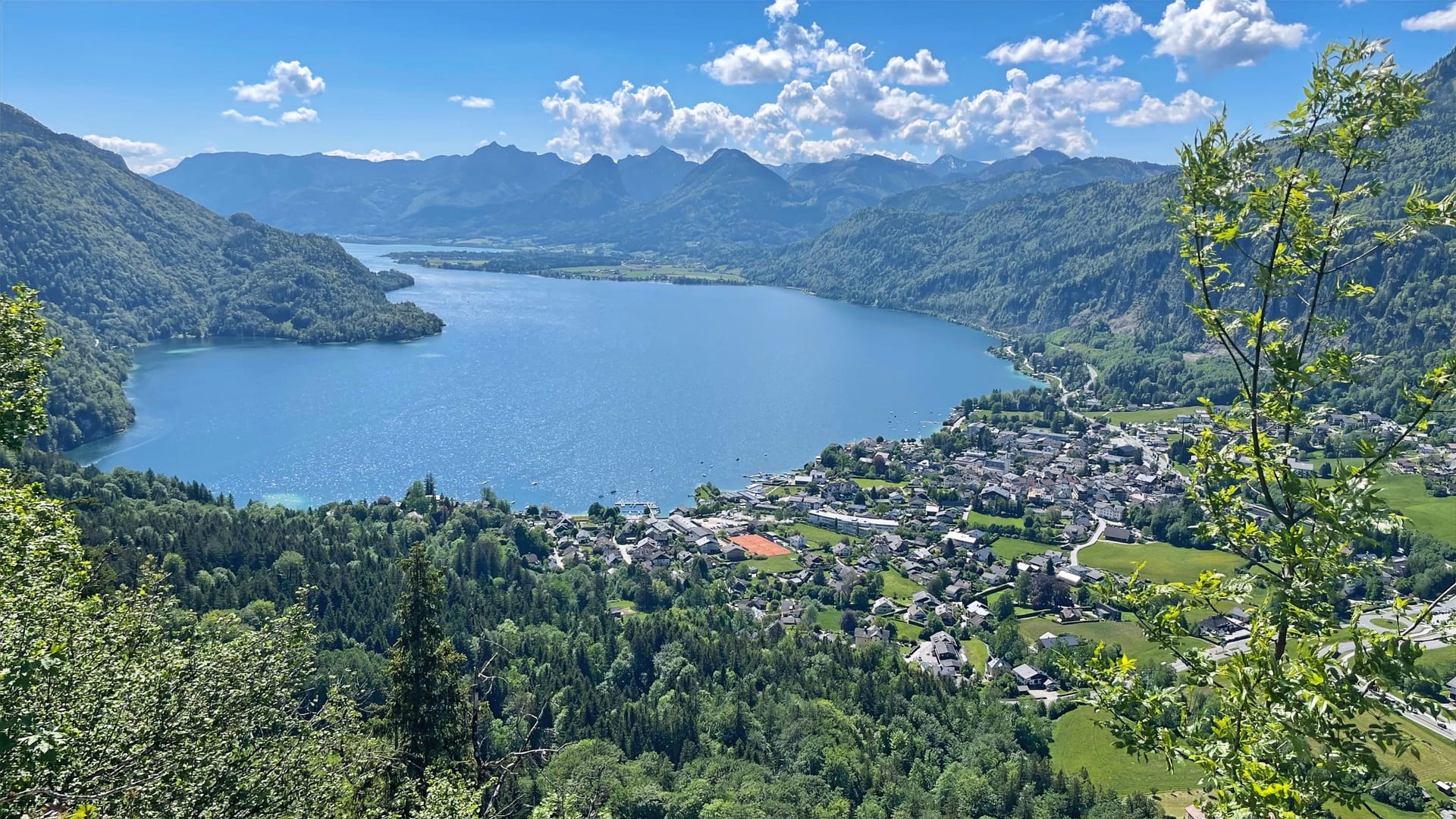 Panoramablick auf den Wolfgangsee und St. Gilgen