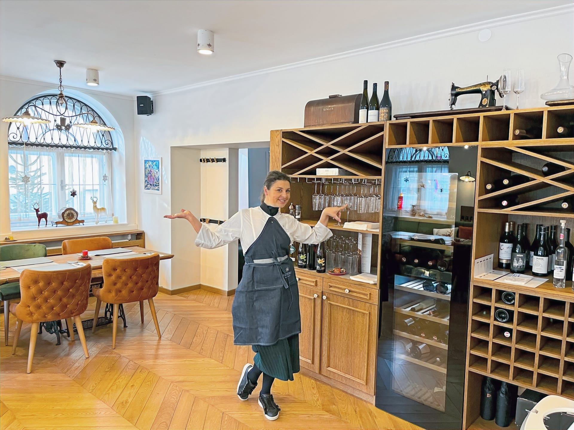 Freundliche Gastgeberin im Restaurant